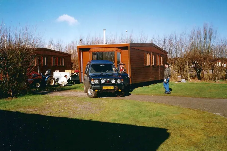 Chalets type 1 bruin plaatsen Coogherveld januari 1999
