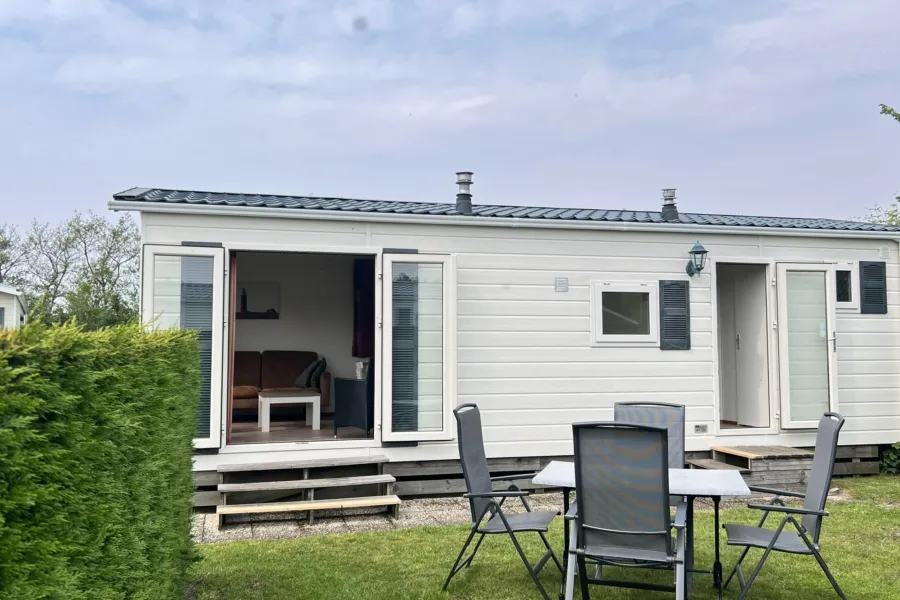 Texelse chalet Coogherveld Type 2 Zijaanzicht tuinset